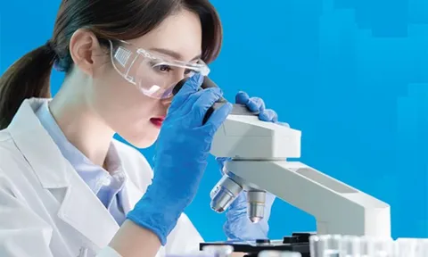 Bùng Nổ Hoạt Động Thử Nghiệm Thuốc: Sáng Tạo và Rủi Ro