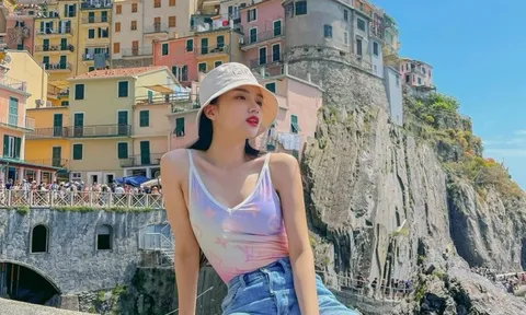 Hậu LHP Cannes, Hương Giang đăng loạt ảnh 'thả dáng' ở trời Tây, khoe cả nhẫn kim cương 'khổng lồ'.