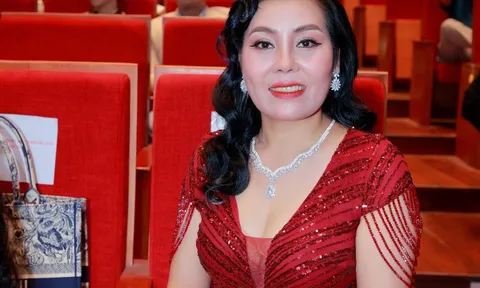 Hậu đăng quang, Á hậu Vũ Thị Lan Anh lần đầu ngồi “ghế nóng” tại Hoa hậu Doanh nhân Châu Á Việt Nam 2022