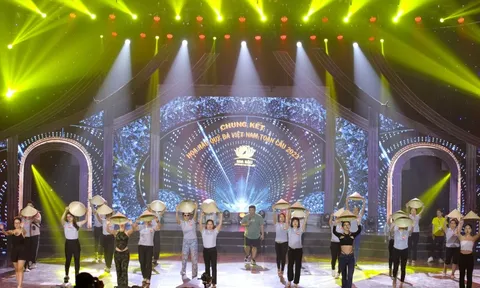 Top 20 thí sinh Hoa hậu Quý bà Việt Nam Toàn cầu 2023 tập luyện chăm chỉ trước đêm thi chung kết