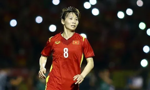 TIỀN VỆ THÙY TRANG - PHONG ĐỘ LÀM NÊN NHỮNG KỲ TÍCH TRÊN SÂN CỎ