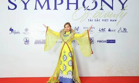 Người đẹp sàn diễn Vũ Hương cá tính, năng động tại Hoa khôi Tài Sắc 2022