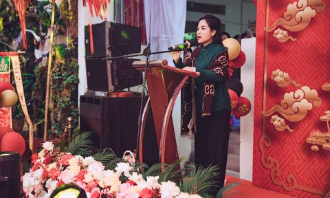 Cô đồng Đặng Thiên Hương công đức xây dựng Lầu Sơn Trang - Chầu Lục