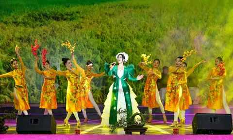Làng lúa, làng hoa tươi xanh thêm trong “mùa xuân” của giọng ca NSƯT Hương Giang