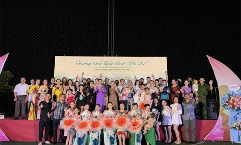 Quỳnh Thắng - Nghệ An: Gánh hát gia đình Nguyễn An 70 năm góp sức bảo tồn và phát huy di sản Dân ca Ví Giặm