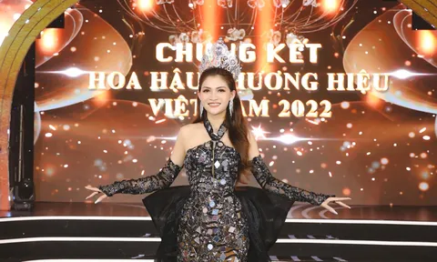 Hoa hậu Mạc Minh xuất hiện trong vai trò giám khảo đêm chung kết Hoa hậu Thương hiệu Việt Nam 2022