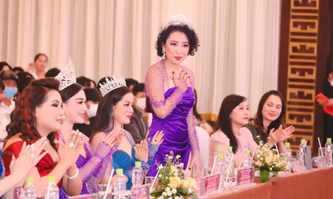 Á hậu Mai Thanh Thủy thu hút mọi ánh nhìn khi chấm thi Hoa hậu Doanh nhân Châu Á Việt Nam 2022
