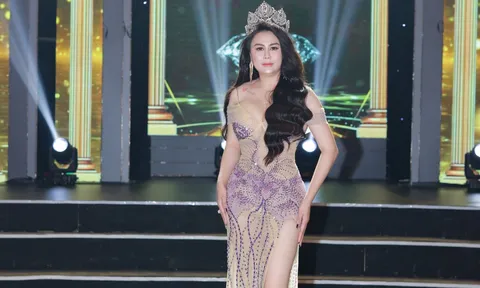 Hoa hậu Thiện nguyện Lý Kim Ngân quyến rũ trong váy dạ hội của NTK Tommy Nguyễn tại đêm chung kết Hoa hậu Doanh nhân Châu Á Việt Nam 2022