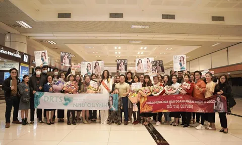 Fan vây kín sân bay đón Tân Hoa hậu Đỗ Thị Quỳnh trở về hậu đăng quang