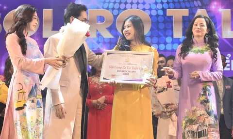 Nguyễn Thị Ngọc Lan đoạt giải "Giọng ca trẻ triển vọng" Bolero Talent 2022