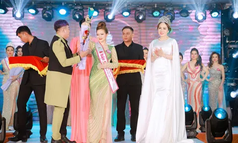 Danh hiệu Á hậu 3 Hoa hậu Doanh nhân Thời đại 2023 được trao cho doanh nhân Vương Thị Oanh