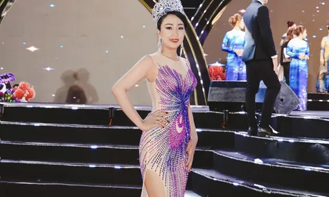 Hoa hậu Nguyễn Thị Kim Phượng cùng trao 2 giải thưởng quan trọng tại chung kết Hoa hậu Doanh nhân biển 2023