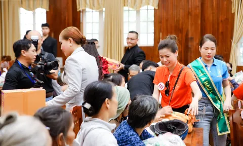 Niềm vui chia sẻ: Các Hoa hậu, Á hậu, Người đẹp tao yêu thương tại Thành phố Tam Kỳ, Quảng Nam