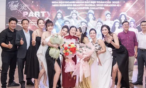 Sau đăng quang, Hoa hậu Bạc Kim Oanh vỡ òa hạnh phúc trong vòng tay yêu thương của gia đình