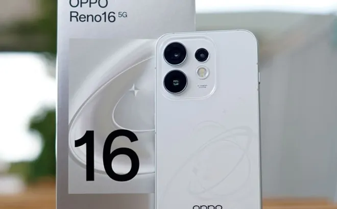 Camera selfie 50MP và tele 50MP khiến OPPO Reno16 F hợp với người thích chia sẻ hình ảnh ra sao?